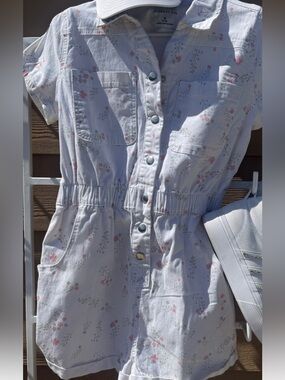 Celebrity "New" White Jean Sexy Button Down Romper delicate pink&grey flwrs 7/9